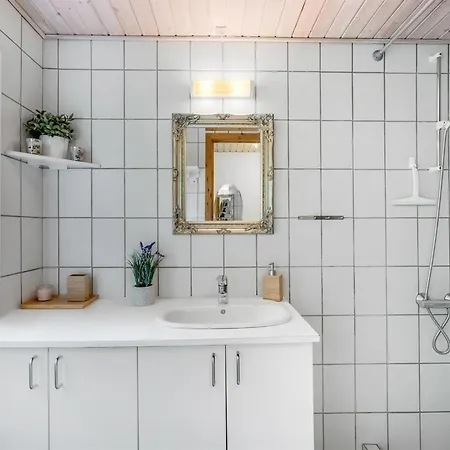 Fergie - 400m From The Sea By Interhome Hals