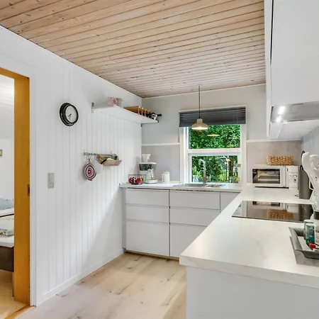 Fergie - 400m From The Sea By Interhome * Hals